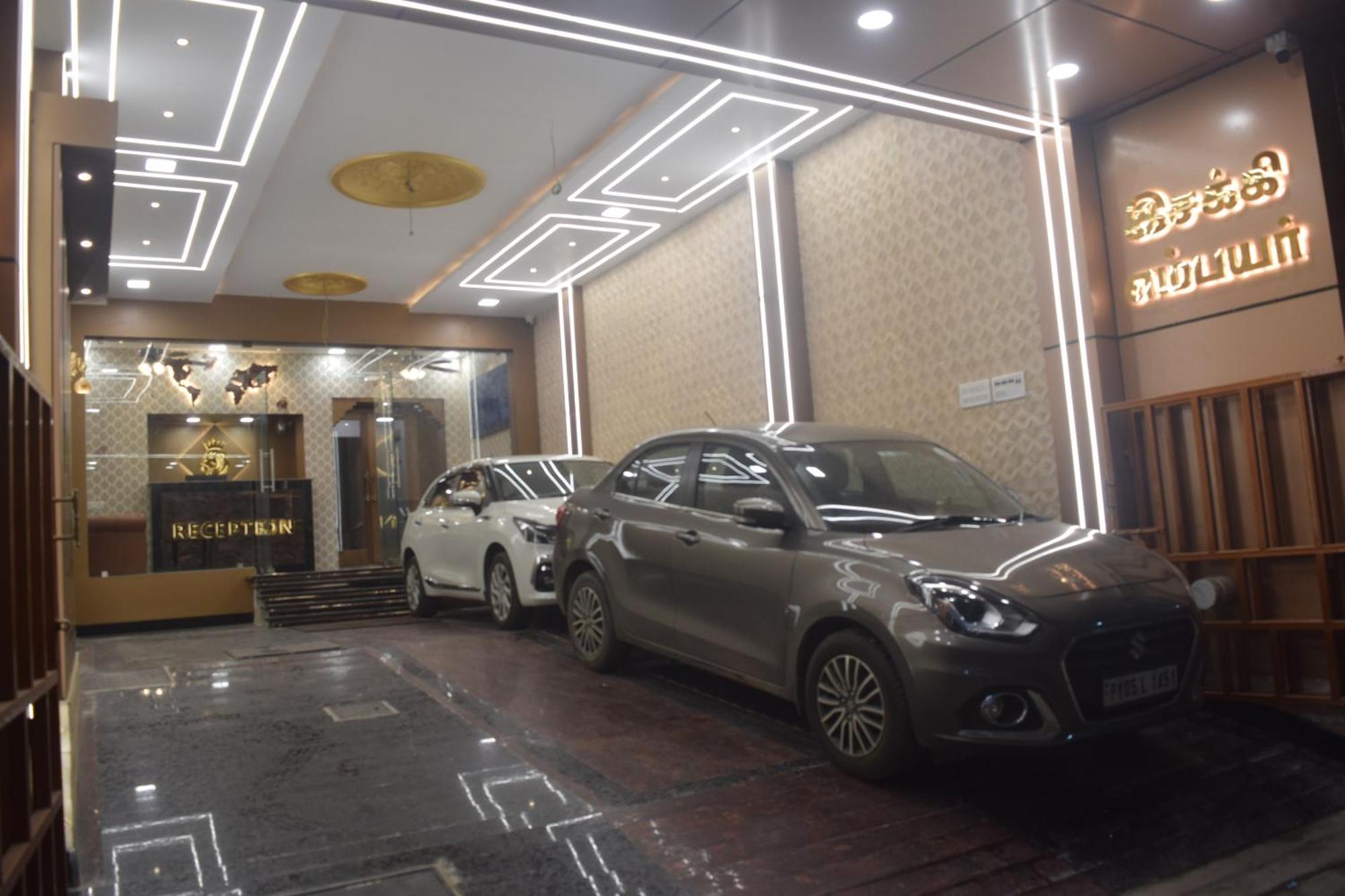 Esakki Empire Hotel Ченай Екстериор снимка